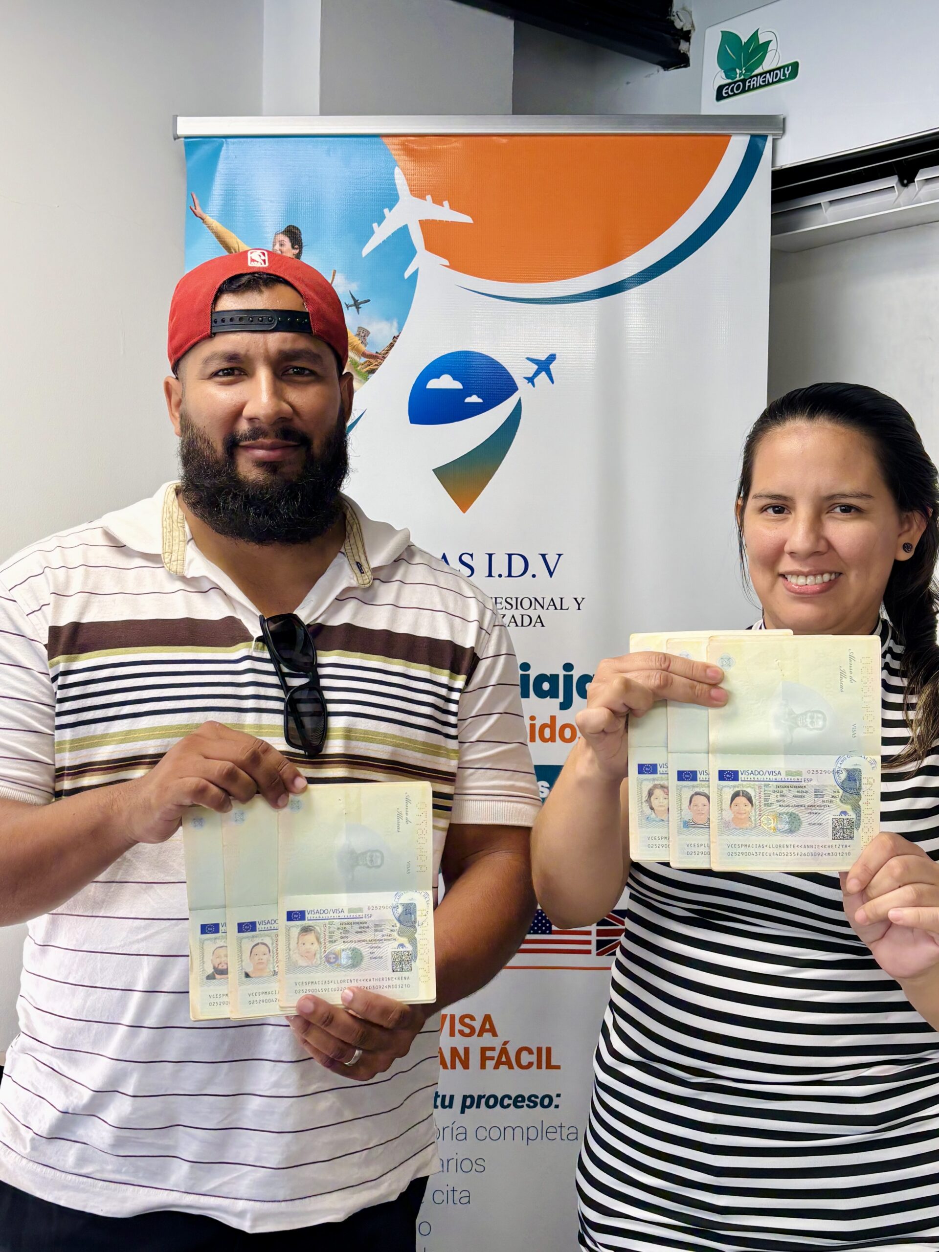 Cliente de Visas IDV con su visa aprobada