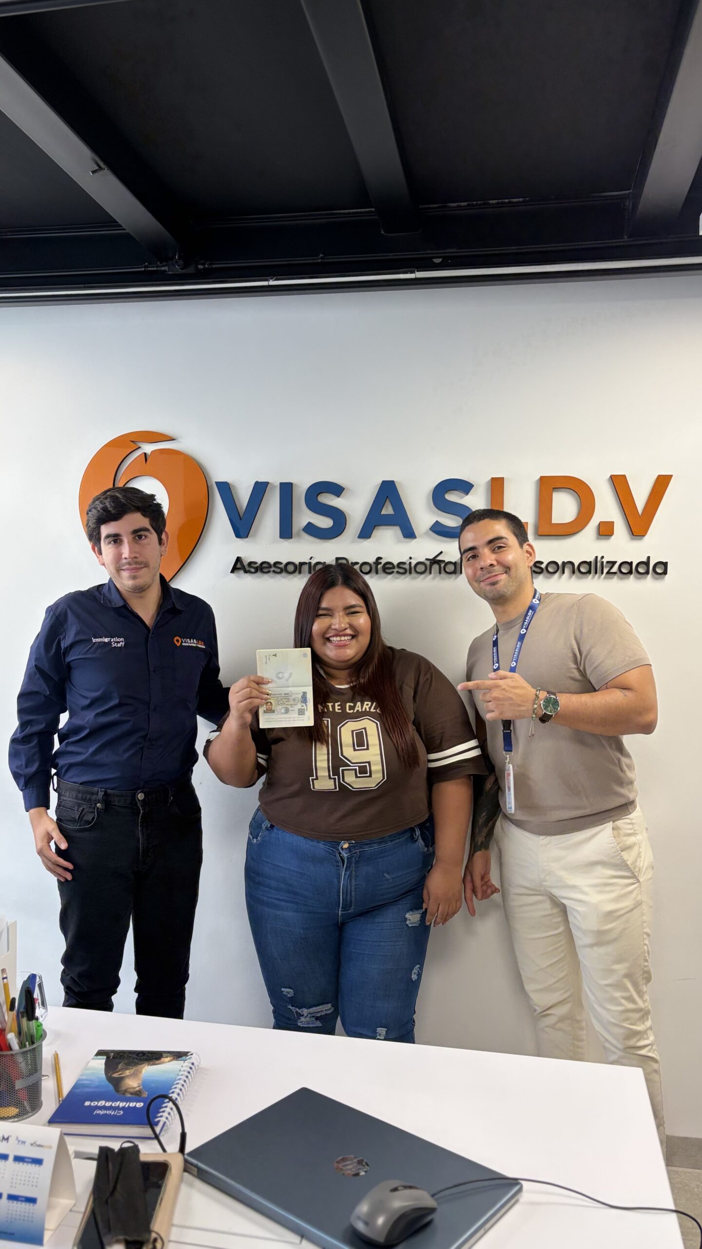 Cliente de Visas IDV con su visa aprobada