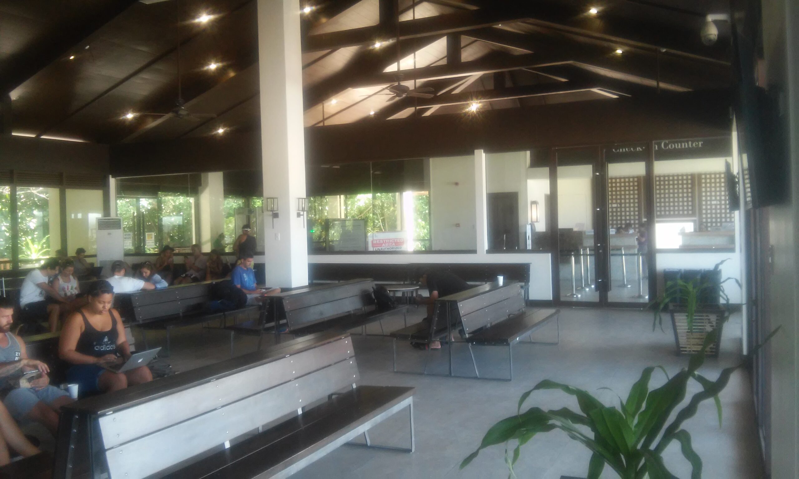 Sala de embarque en un aeropuerto